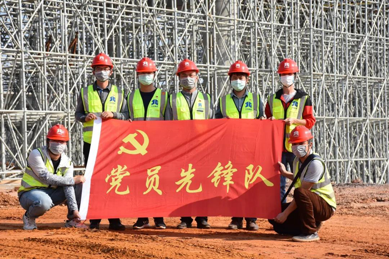 疫情期間，項目黨員領(lǐng)導靠前指揮推進復工復產(chǎn).jpg
